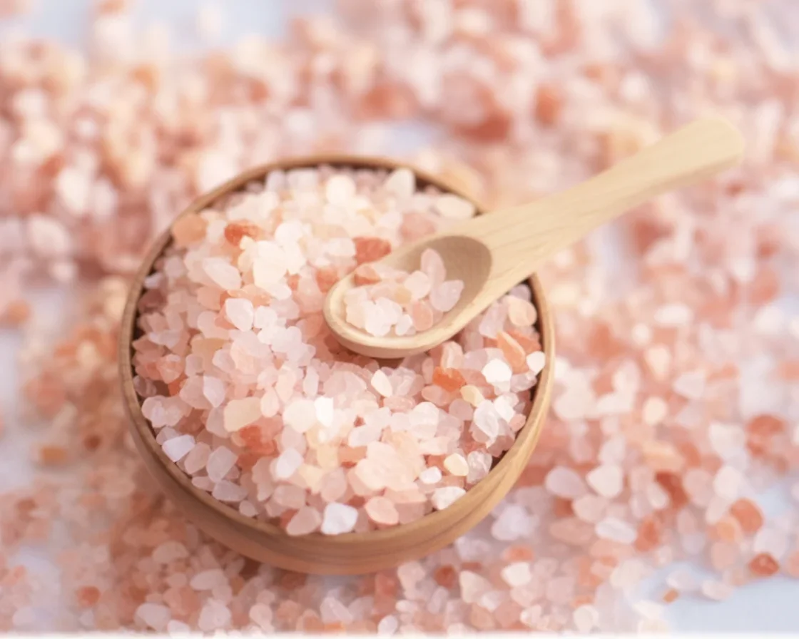 Pink Salt Weight Loss Drink: What You Should Know About Side Effects 1 Glass of pink salt weight loss drink with Himalayan salt and lemon